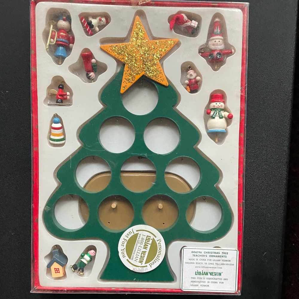 Lilian Vernon vintage, freestanding wooden Christmas tree 🎄 with ornaments